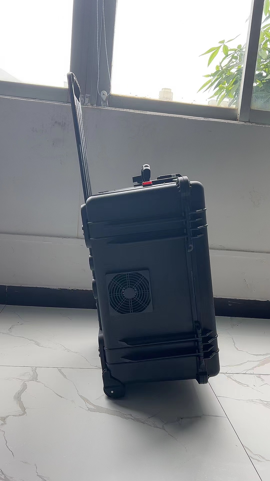 双桥手拉箱型移动通信干扰器